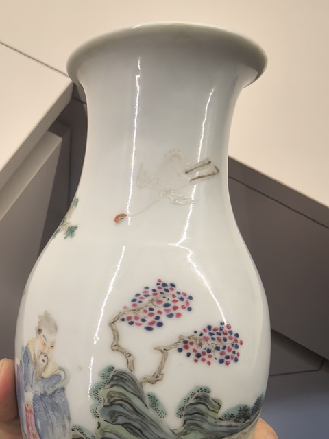 古玩陶瓷粉彩人物橄欖瓶真品鑒賞圖