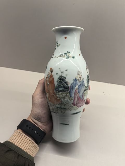 古玩陶瓷粉彩人物橄欖瓶真品鑒賞圖