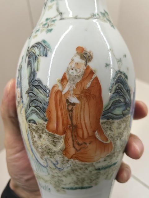 古玩陶瓷粉彩人物橄欖瓶真品鑒賞圖