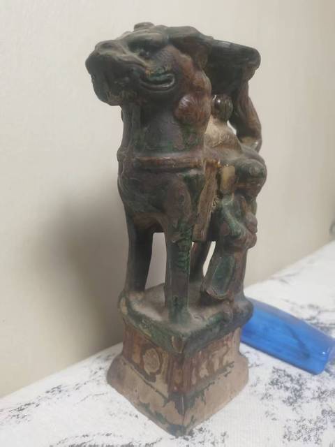 古玩陶瓷元明琉璃彩獅形油燈真品鑒賞圖