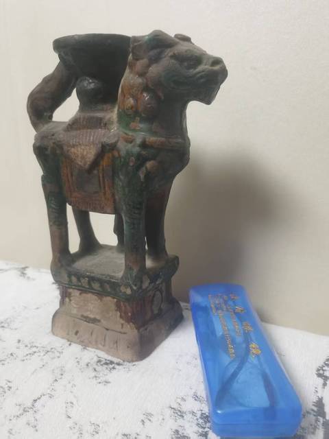 古玩陶瓷元明琉璃彩獅形油燈真品鑒賞圖