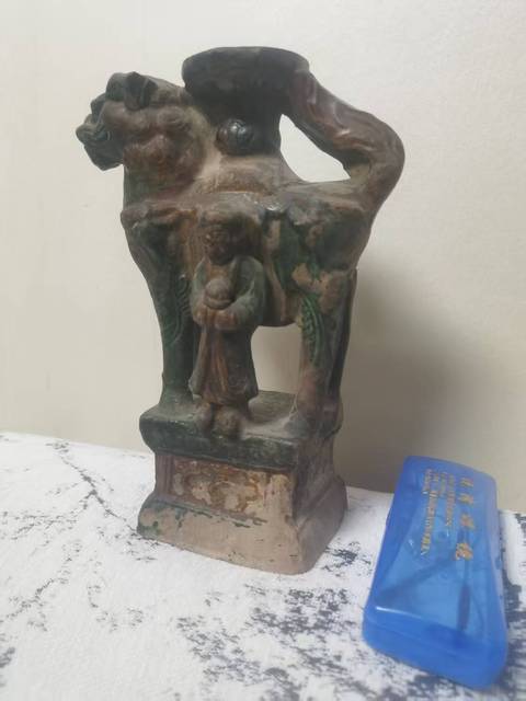 古玩陶瓷元明琉璃彩獅形油燈真品鑒賞圖