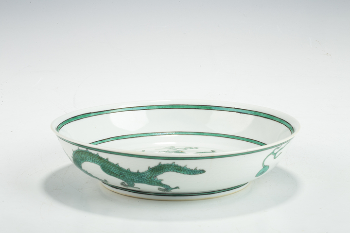 古玩陶瓷清光緒·白釉暗刻海水綠彩龍紋盤（官）拍賣，當前價格4516元