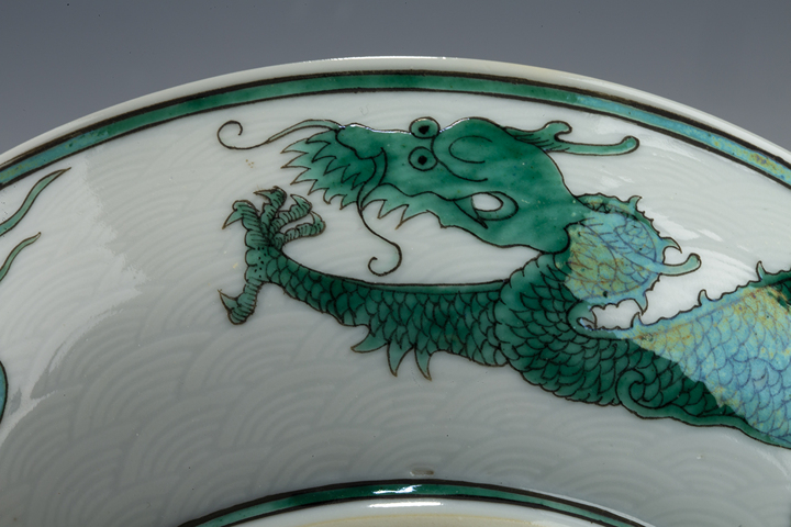 古玩陶瓷清光緒·白釉暗刻海水綠彩龍紋盤（官）拍賣，當前價格4516元