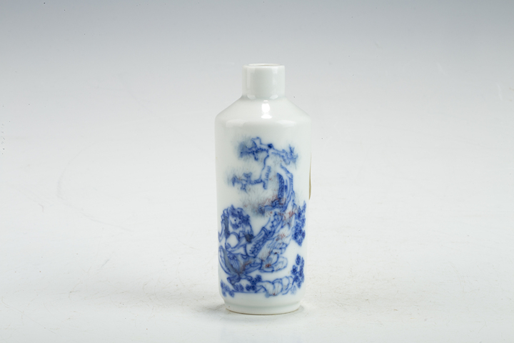 古玩陶瓷清晚·青花釉里紅人物故事紋鼻煙壺真品鑒賞圖