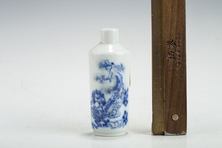 古玩陶瓷清晚·青花釉里紅人物故事紋鼻煙壺真品鑒賞圖