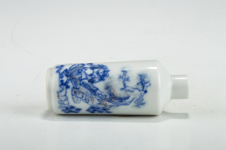 古玩陶瓷清晚·青花釉里紅人物故事紋鼻煙壺真品鑒賞圖