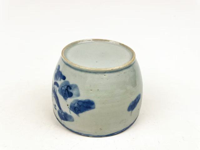 古玩陶瓷清晚期·青花蝶戀花小缸真品鑒賞圖