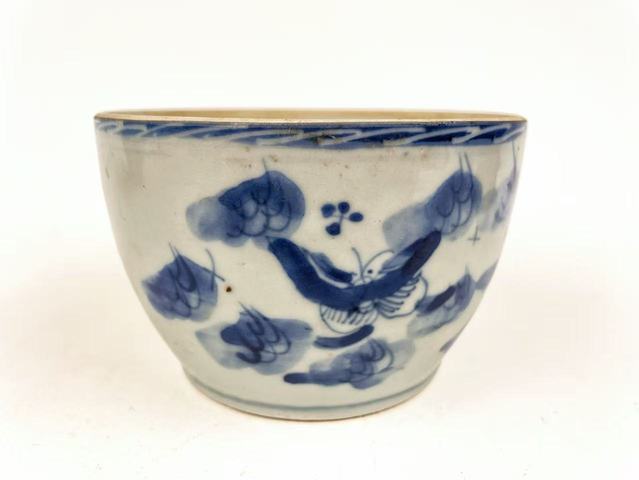 古玩陶瓷清晚期·青花蝶戀花小缸真品鑒賞圖