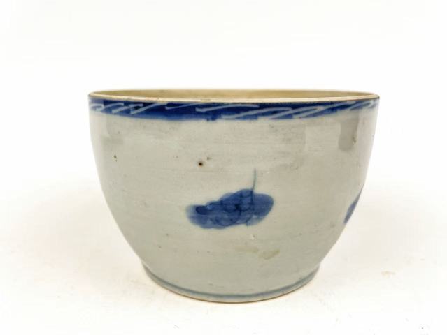 古玩陶瓷清晚期·青花蝶戀花小缸真品鑒賞圖