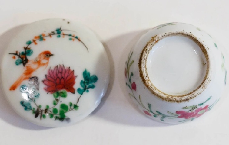 古玩陶瓷粉彩花鳥紋蓋盒真品鑒賞圖