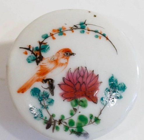 古玩陶瓷粉彩花鳥紋蓋盒真品鑒賞圖
