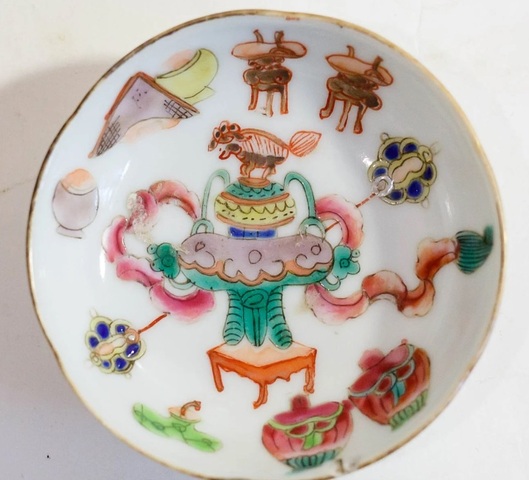 古玩陶瓷粉彩花鳥紋蓋盒真品鑒賞圖