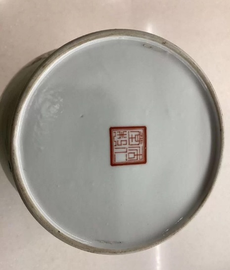 古玩陶瓷人物紋粉彩瓶真品鑒賞圖