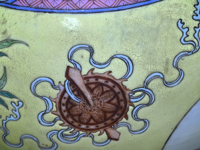 古玩陶瓷清晚期 粉彩花卉紋將軍罐真品鑒賞圖