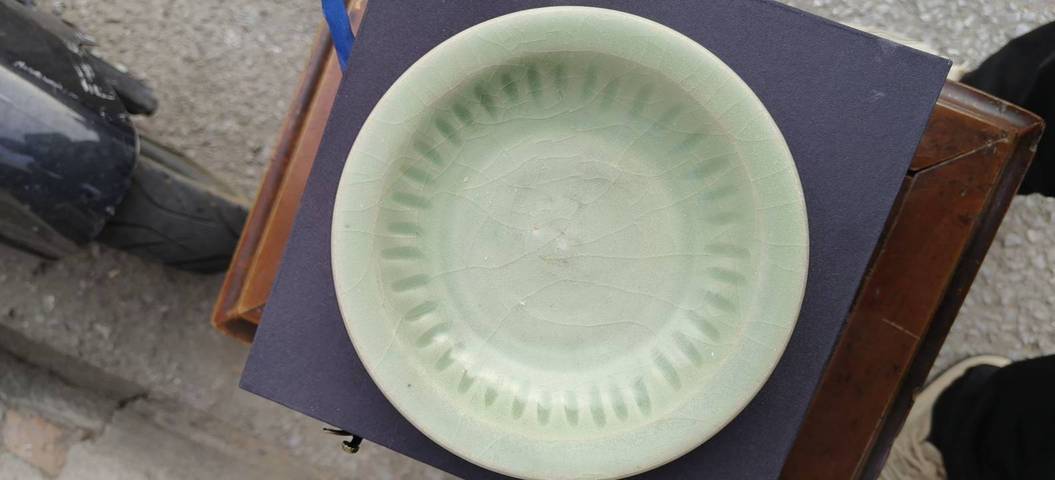 古玩陶瓷龍泉青瓷盤真品鑒賞圖