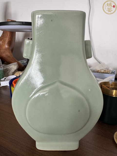 古玩陶瓷豆青釉貫耳瓶拍賣，當前價格6666元