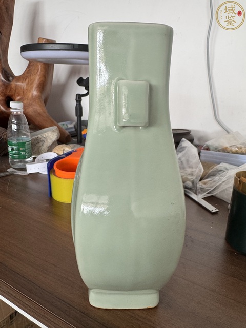 古玩陶瓷豆青釉貫耳瓶拍賣，當前價格6666元