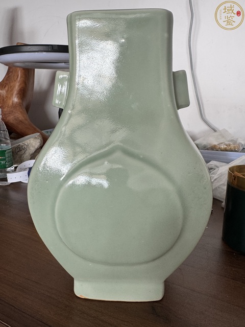 古玩陶瓷豆青釉貫耳瓶拍賣，當前價格6666元