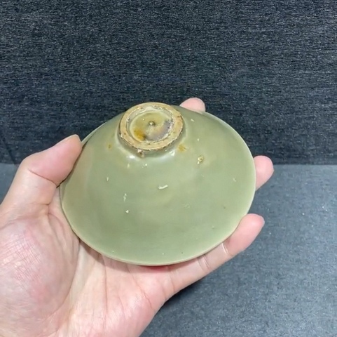 古玩陶瓷耀州窯系素面青釉盞真品鑒賞圖