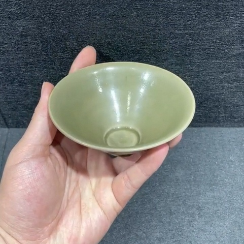 古玩陶瓷耀州窯系素面青釉盞真品鑒賞圖