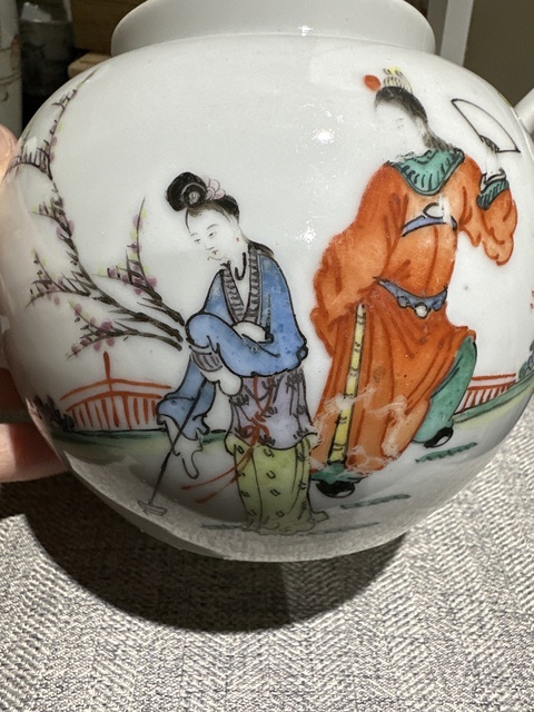 古玩陶瓷黛玉葬花粉彩執壺真品鑒賞圖