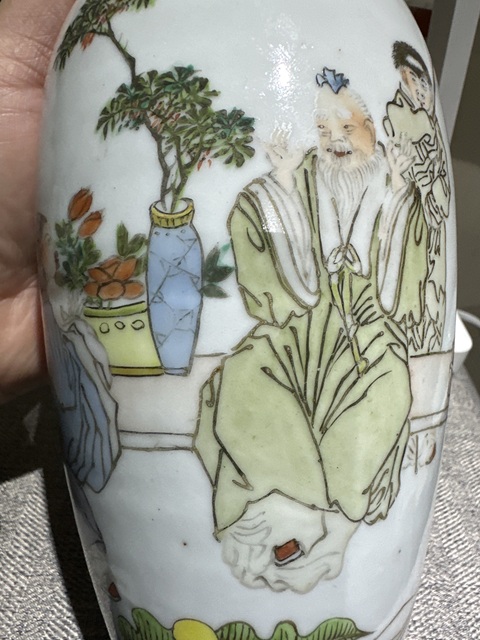 古玩陶瓷淺絳彩人物紋瓶真品鑒賞圖