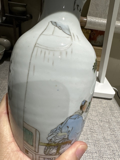 古玩陶瓷淺絳彩人物紋瓶真品鑒賞圖