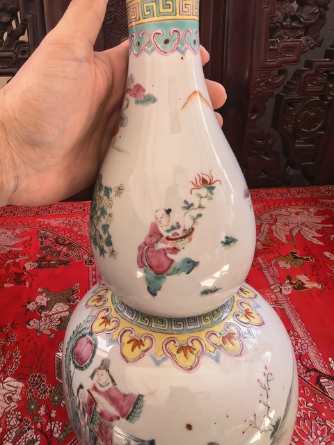 古玩陶瓷人物紋粉彩葫蘆瓶真品鑒賞圖