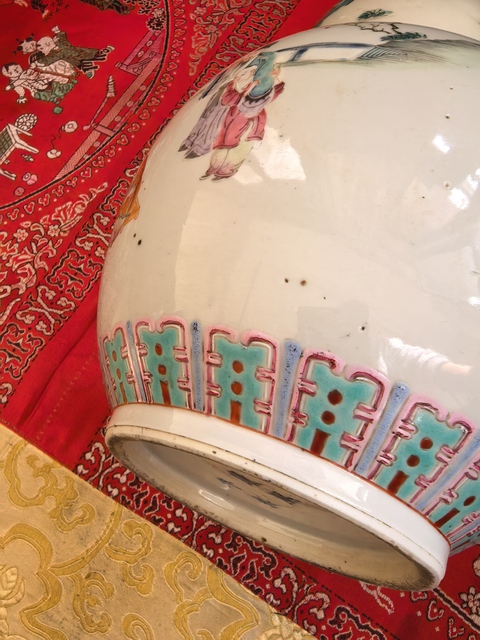 古玩陶瓷人物紋粉彩葫蘆瓶真品鑒賞圖