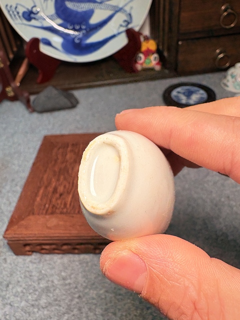 古玩陶瓷白釉鼻煙壺真品鑒賞圖