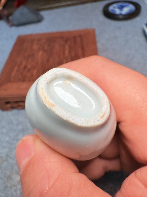 古玩陶瓷白釉鼻煙壺真品鑒賞圖