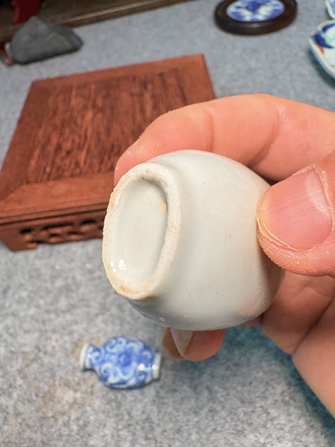 古玩陶瓷白釉鼻煙壺真品鑒賞圖