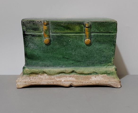 古玩陶瓷精品明代三彩寶箱拍賣,當前價格0元