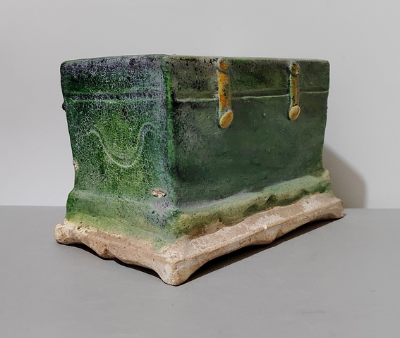 古玩陶瓷精品明代三彩寶箱拍賣,當前價格0元