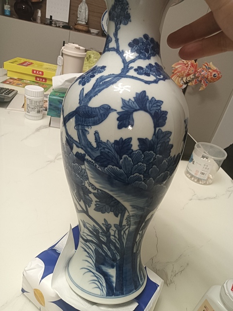 古玩陶瓷花鳥蝶紋青花觀音瓶真品鑒賞圖
