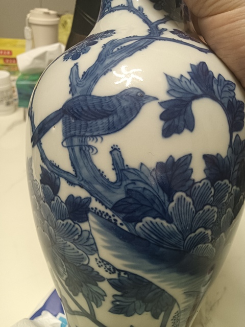 古玩陶瓷花鳥蝶紋青花觀音瓶真品鑒賞圖