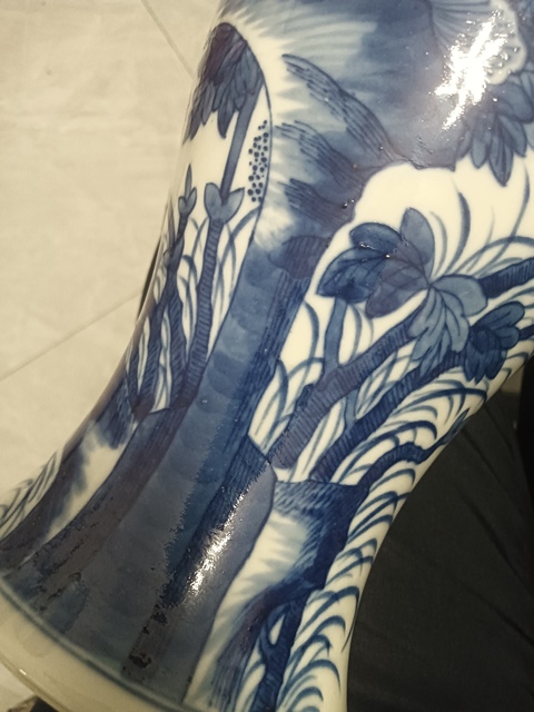 古玩陶瓷花鳥蝶紋青花觀音瓶真品鑒賞圖