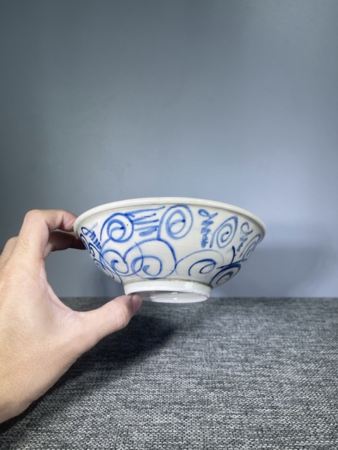 古玩陶瓷清中晚期.纏枝卷云紋碗(壺承 茶空間首選)拍賣，當前價格0元