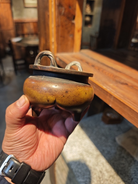 古玩銅器清代繩紋耳三足爐  宣德爐  銅爐真品鑒賞圖