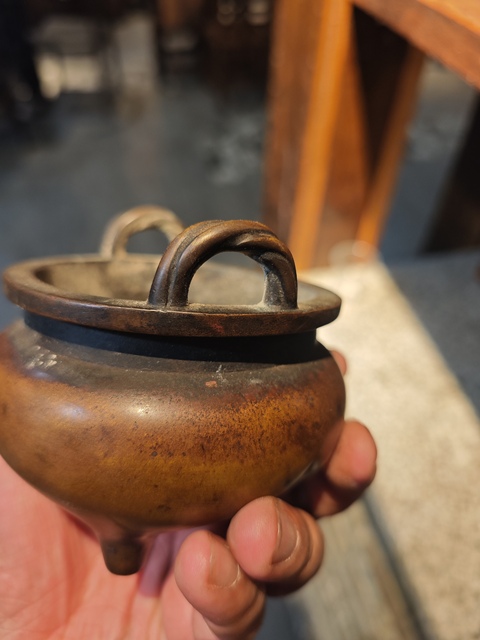 古玩銅器清代繩紋耳三足爐  宣德爐  銅爐真品鑒賞圖