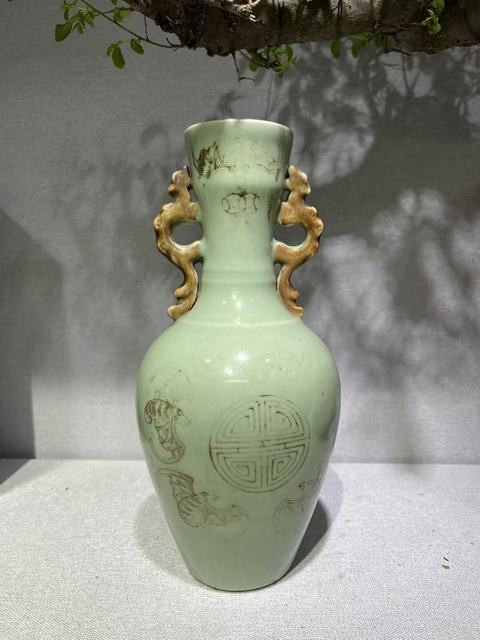 古玩陶瓷民國(guó)青釉描金五福捧壽雙龍耳瓶真品鑒賞圖