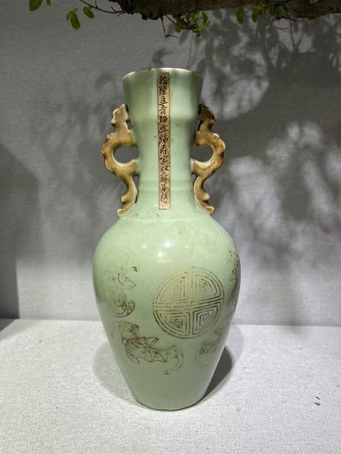 古玩陶瓷民國(guó)青釉描金五福捧壽雙龍耳瓶真品鑒賞圖