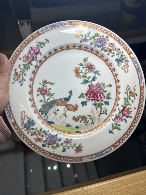 古玩陶瓷乾隆廣彩盤真品鑒賞圖