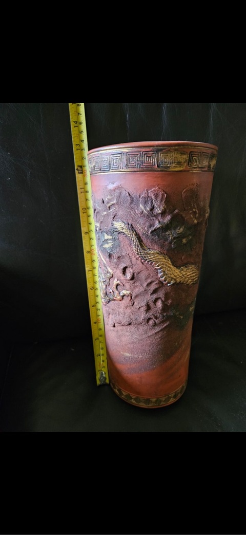 古玩陶瓷淺浮雕描金龍紋筒瓶真品鑒賞圖