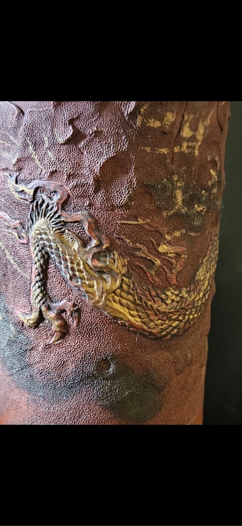 古玩陶瓷淺浮雕描金龍紋筒瓶真品鑒賞圖