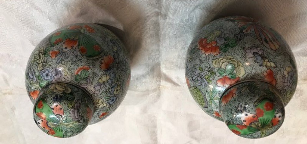 古玩陶瓷五彩蝴蝶花卉紋蓋罐一對真品鑒賞圖