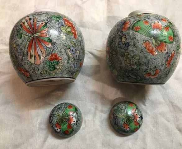 古玩陶瓷五彩蝴蝶花卉紋蓋罐一對真品鑒賞圖