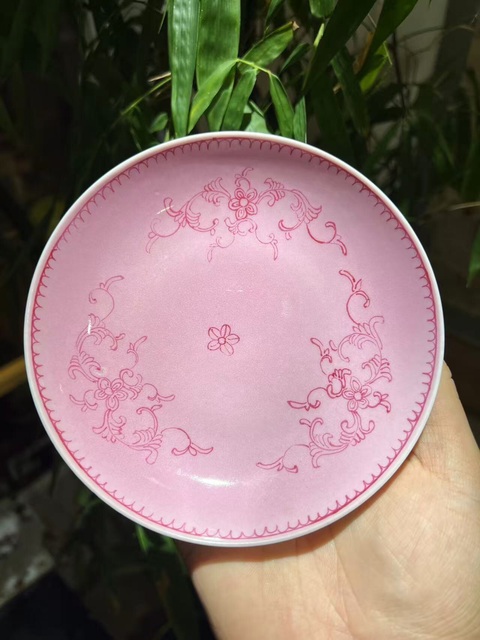古玩陶瓷胭脂紅釉花卉紋盤真品鑒賞圖