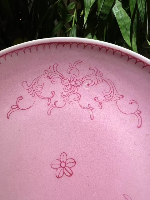 古玩陶瓷胭脂紅釉花卉紋盤真品鑒賞圖